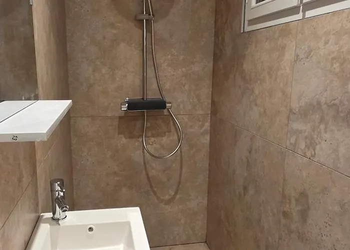 Apartment Embrun - Appartement Climatise 2 Chambres Avec Terrasse Vue Canigo - Plage A Pied