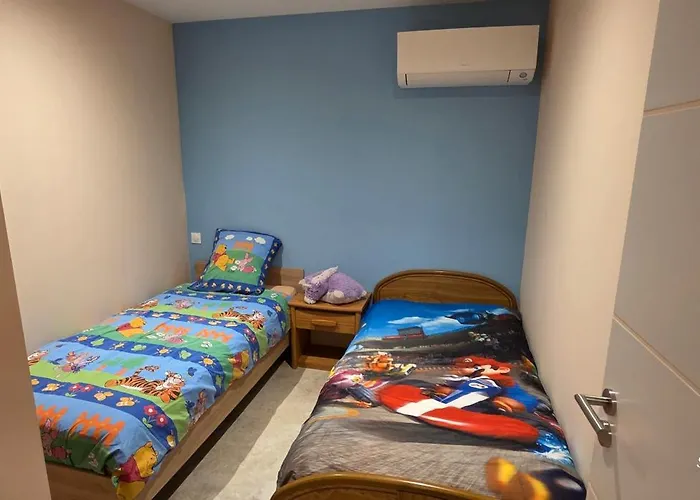 Embrun - Appartement Climatise 2 Chambres Avec Terrasse Vue Canigo - Plage A Pied