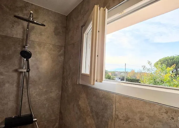 Apartment Embrun - Appartement Climatise 2 Chambres Avec Terrasse Vue Canigo - Plage A Pied *