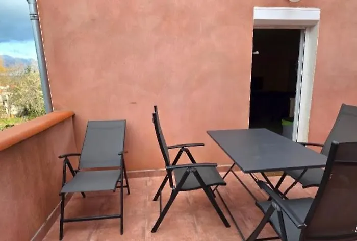 Embrun - Appartement Climatise 2 Chambres Avec Terrasse Vue Canigo - Plage A Pied Apartment *